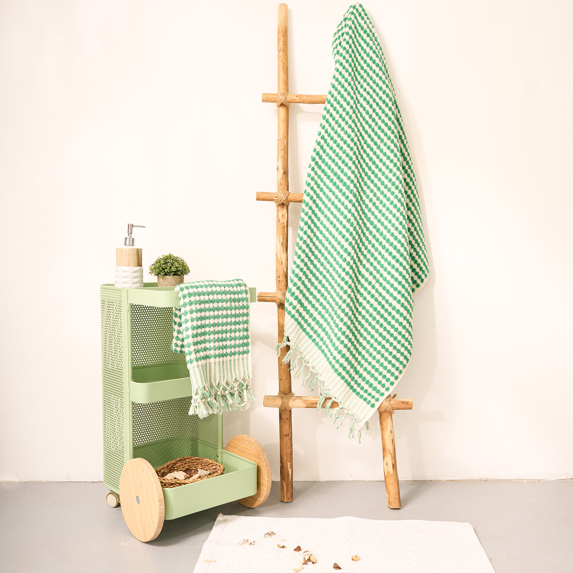 Pom Pom Hand & Bath Towel
