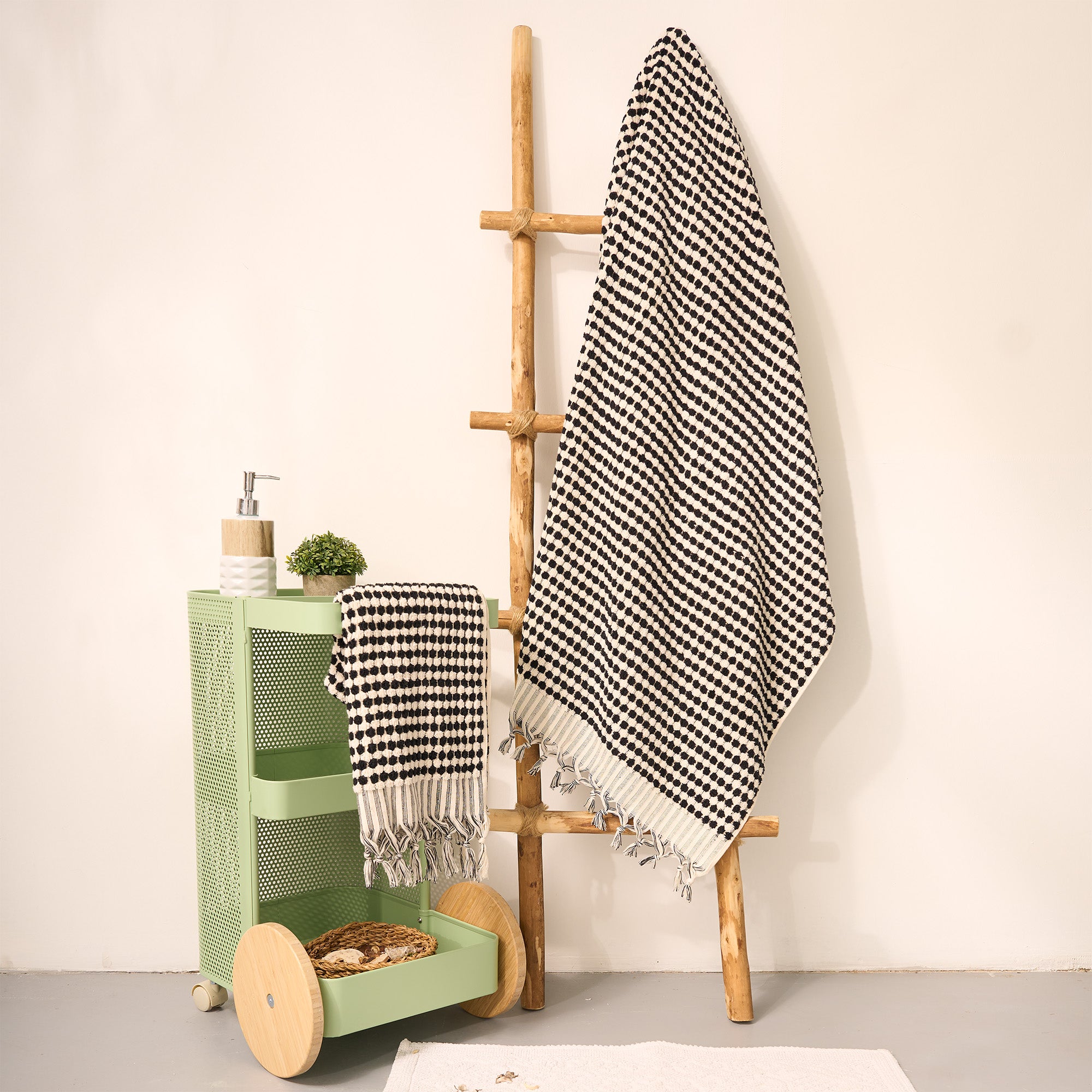 Pom Pom Hand & Bath Towel